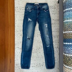 💠KanCan Medium Wash Ripped Jeans